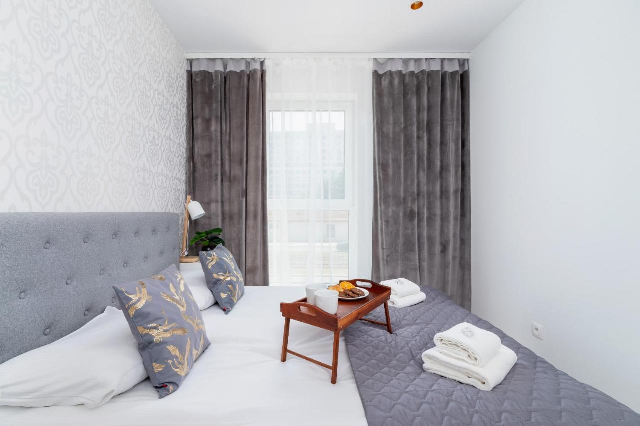 Apartment With Balcony & Parking Mogilska By Renters Prestige Krasków Eksteriør bilde